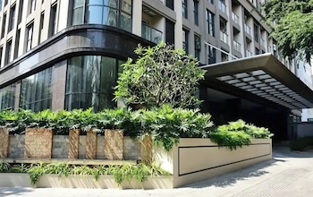 salute de madison luxury apt district 1