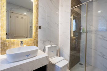 salute de madison luxury apt district 1