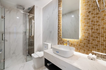 salute de madison luxury apt district 1