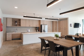 studio haus east 6th austin by kasa