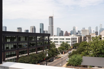 studio haus east 6th austin by kasa