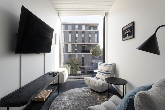 studio haus east 6th austin by kasa