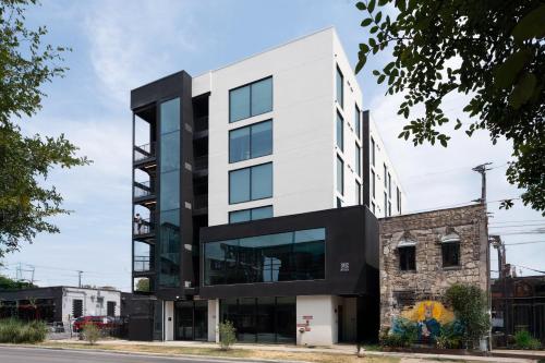 studio haus east 6th austin by kasa