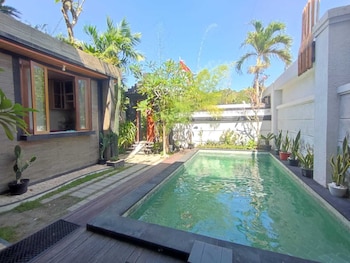 Karmani Villa,,3 star