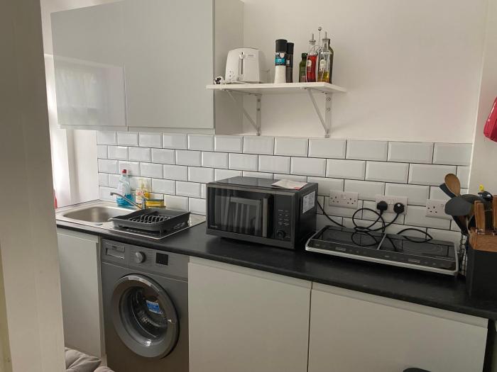 slough sleeps 3 petfriendly riverside bay