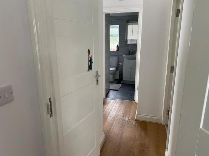 slough sleeps 3 petfriendly riverside bay