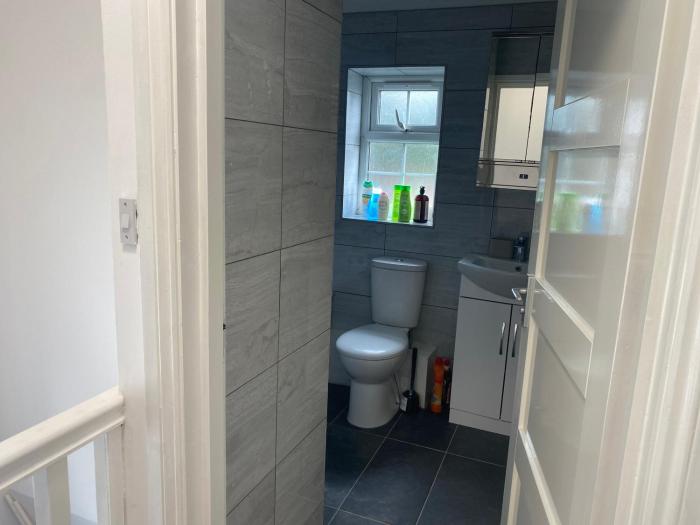 slough sleeps 3 petfriendly riverside bay