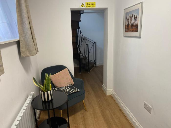 slough sleeps 3 petfriendly riverside bay