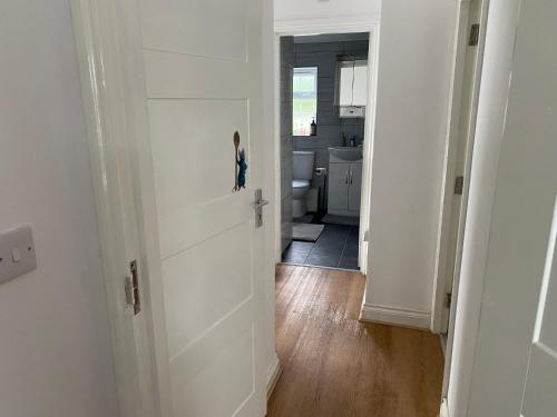 slough sleeps 3 petfriendly riverside bay