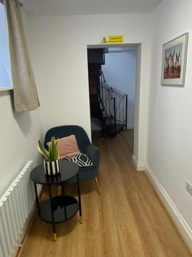 Slough - Sleeps 3 - Petfriendly - Riverside - Bay,,4 star