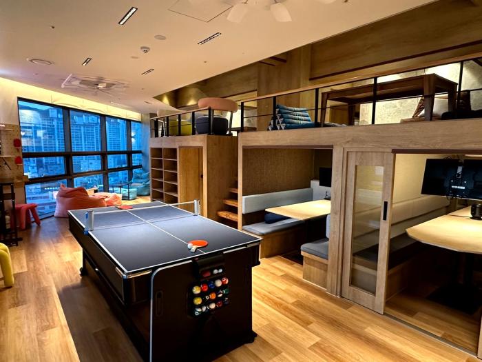 nomad live hostel