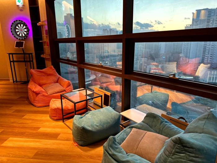 nomad live hostel