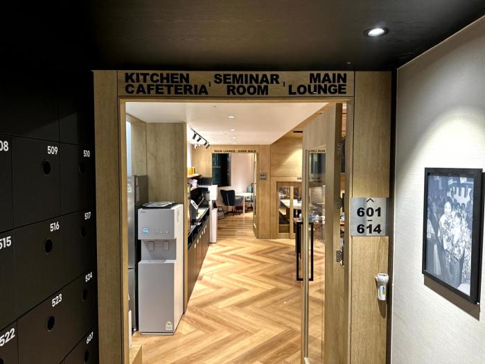 nomad live hostel