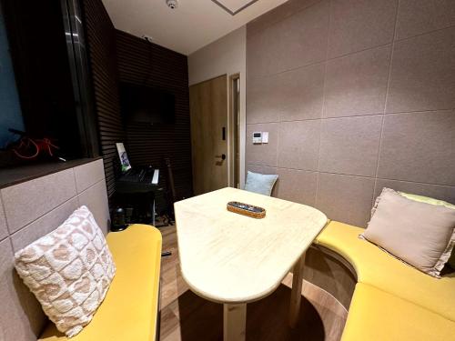 nomad live hostel