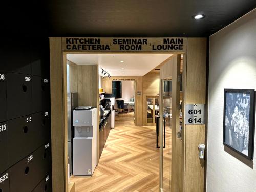 nomad live hostel
