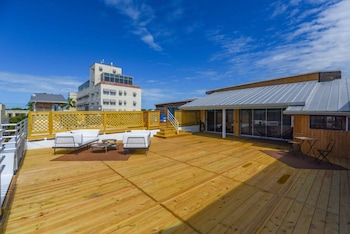 Kamp By Brightwild Rooftop Penthouse On Duval,,2 star