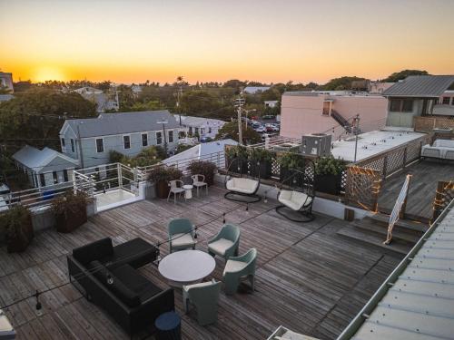 kamp by brightwild rooftop penthouse on duval