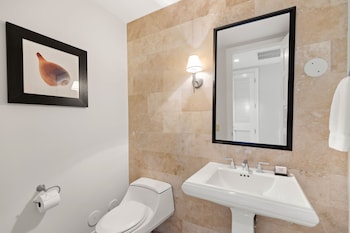 resort view 1br suite with direct pool access