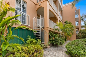 resort view 1br suite with direct pool access