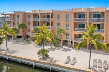 ocean front 2br residence
