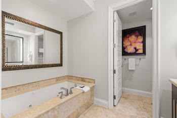 Island View 1Br Residence With Balcony,,2 star
