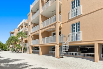 ocean front 1br suite with direct beach access