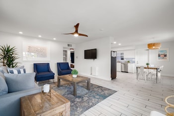 stunning 2br suite just steps to the beach