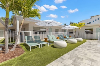 studio w king bed heated pool steps to beach