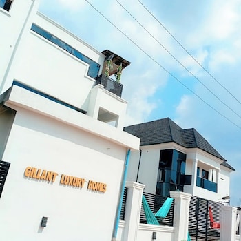 gilllant luxury homes apartment