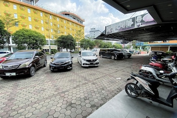 lucky star hotel near harbour bay batam