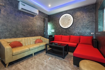 99 pool villa