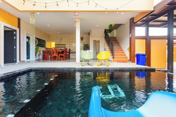 99 pool villa