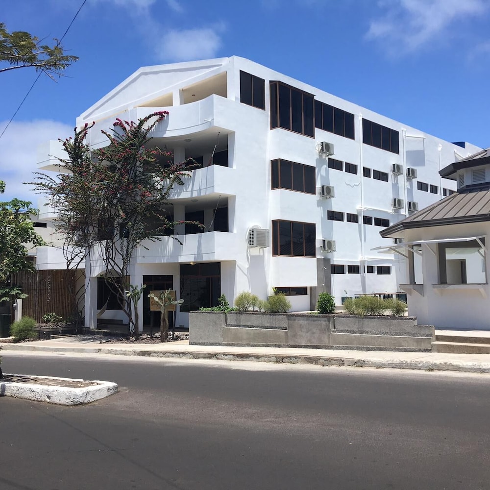 galapagos planet hotel