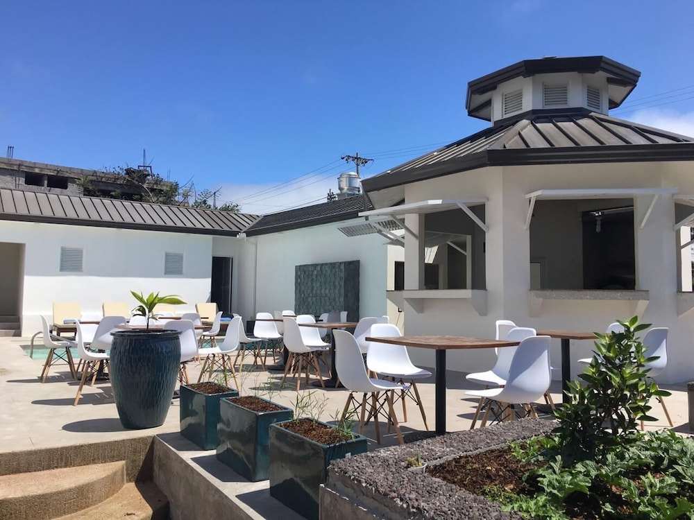 galapagos planet hotel