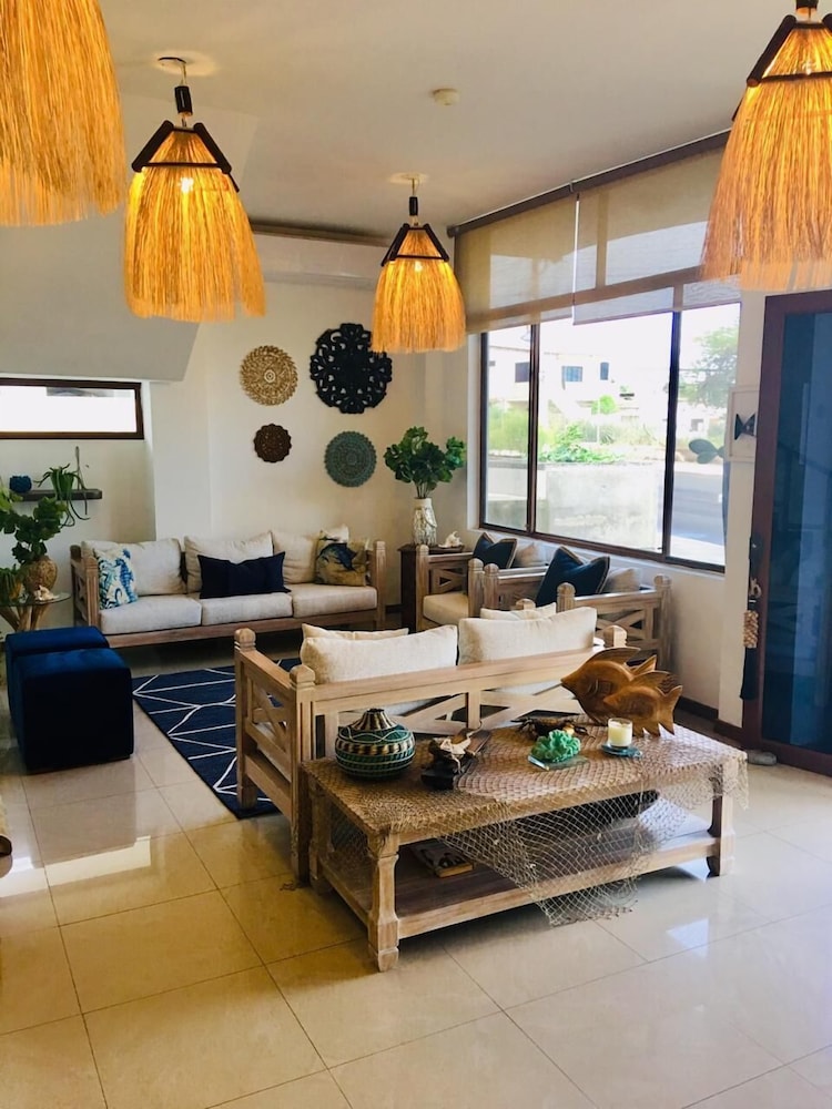 galapagos planet hotel