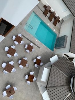 galapagos planet hotel