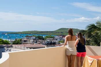 galapagos planet hotel