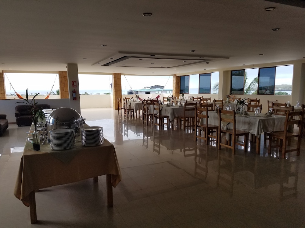 galapagos planet hotel