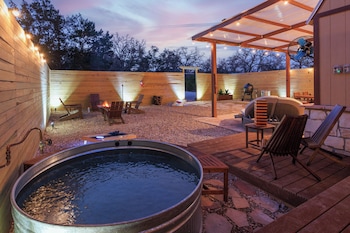 romantic luxury retreat hot cold pool and sauna