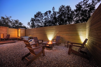 romantic luxury retreat hot cold pool and sauna