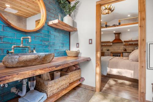 romantic luxury retreat hot cold pool and sauna