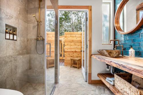 romantic luxury retreat hot cold pool and sauna