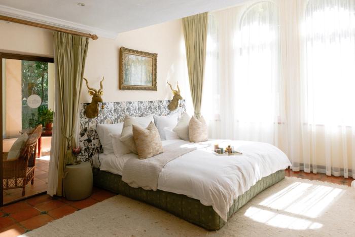 manor house at la roche estate franschhoek