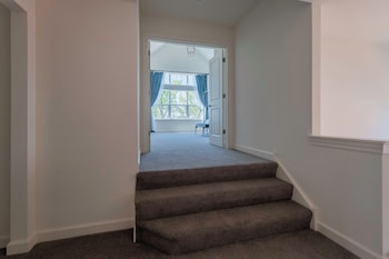 2708 Harbor Court,,4 star