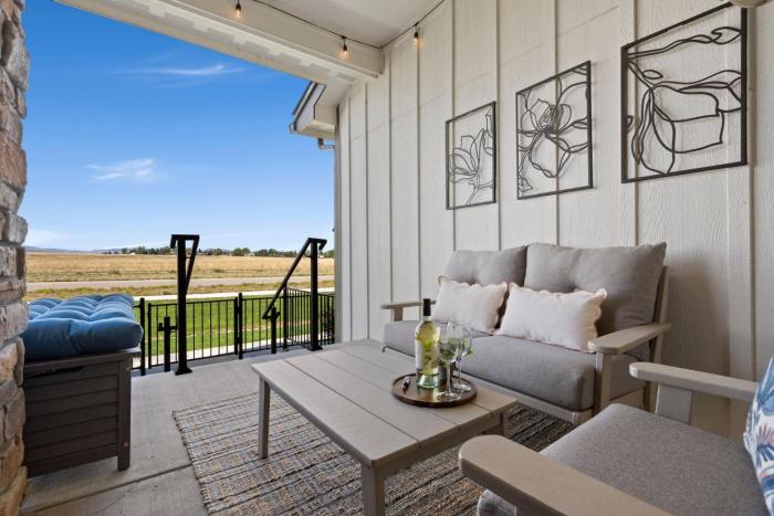 scenic mountain retreat golf pickleball relax