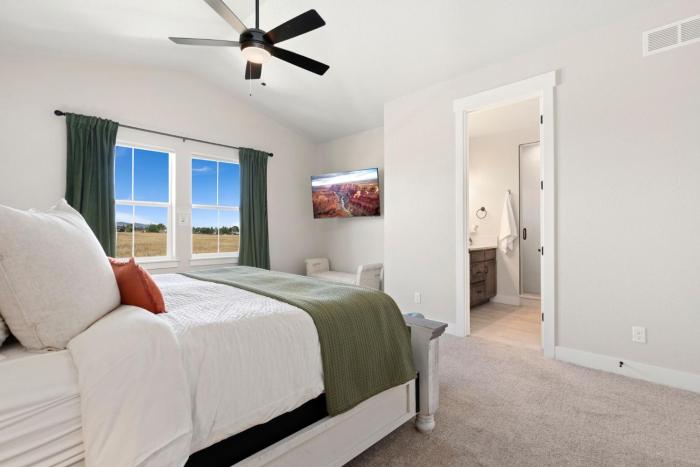 scenic mountain retreat golf pickleball relax