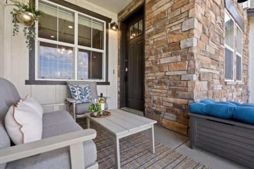 scenic mountain retreat golf pickleball relax