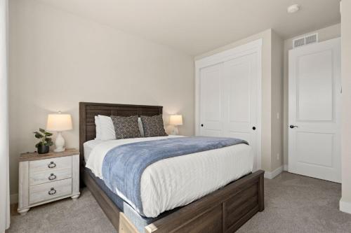 scenic mountain retreat golf pickleball relax