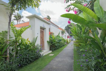 Ritual Retreat Cemagi,,4 star