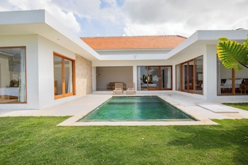 Ritual Retreat Cemagi,,4 star